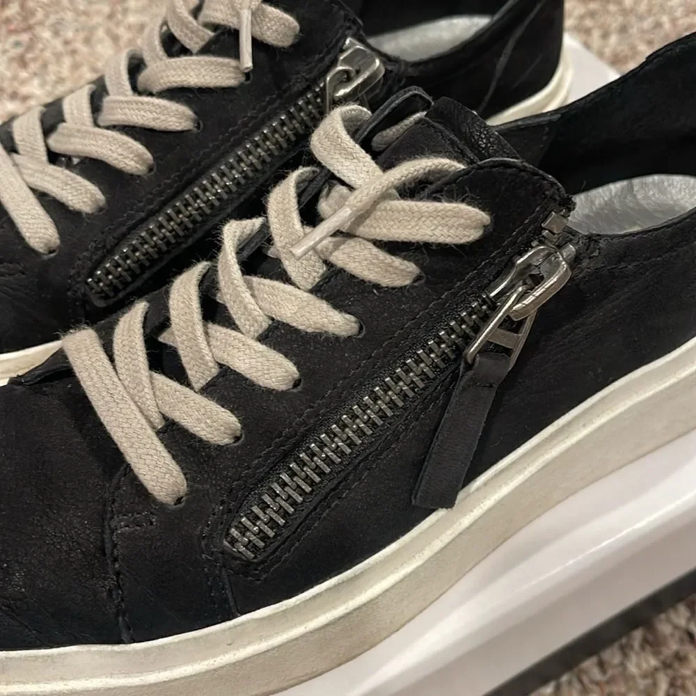 Dolce Vita Women’s Vito Sneaker with original box